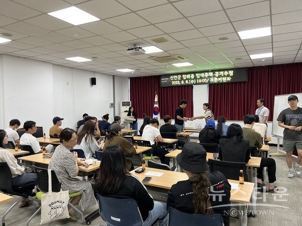 이번 임대주택 모집에 자녀(미성년)가 있는 가구와 청년, 신혼부부 등 귀촌하는 사람들을 대상자로 모집한 결과 2:1 이상의 경쟁률을 기록했다. 신안군청 제공