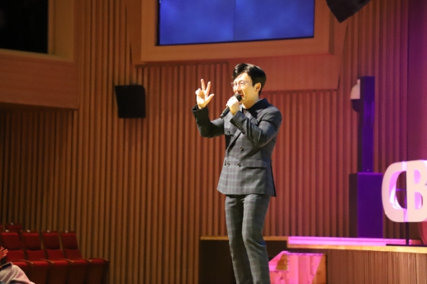 지난해 포항에서 열린 출산돌봄 콘서트에 강사로 나선 VOS의 박지현 모습