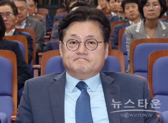 더불어 민주당 원내대표로 선출된 범친명계로 알려진 홍익표 의원(3선). SNS캡처