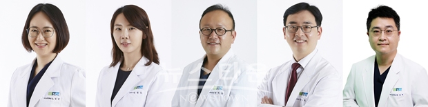 두경부암 방사선치료 합병증인 구강점막염 치료에 저출력 레이저가 매우 효과적임을 국내 최초로 입증한 순천향대학교 천안병원 두경부암 다학제팀. 사진) 좌측부터 조인영(방사선종양학과), 김정은(피부과), 박재홍(이비인후과), 반명진(이비인후과), 원용균(방사선종양학과)