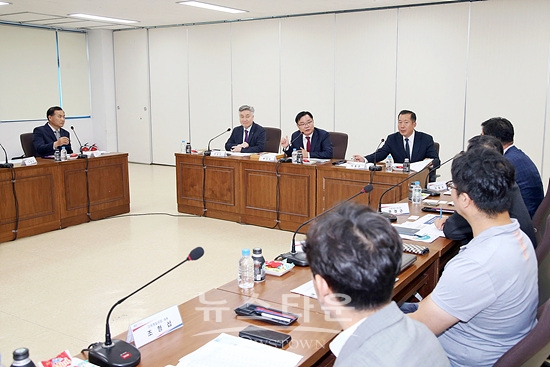 창원시는 원자력 전문가 특강 및 원전기업 간담회를 개최했다(사진=창원시)