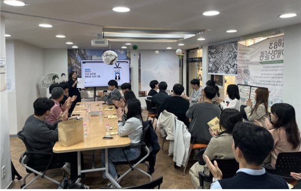 신규공무원 멘토링 1883개항살롱 견학사진