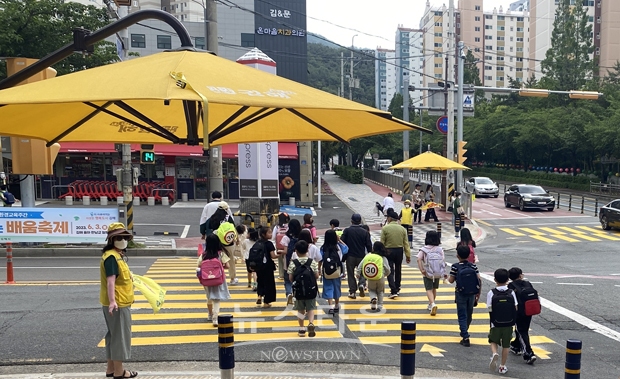 어린이보호구역 ‘노란색 횡단보도’