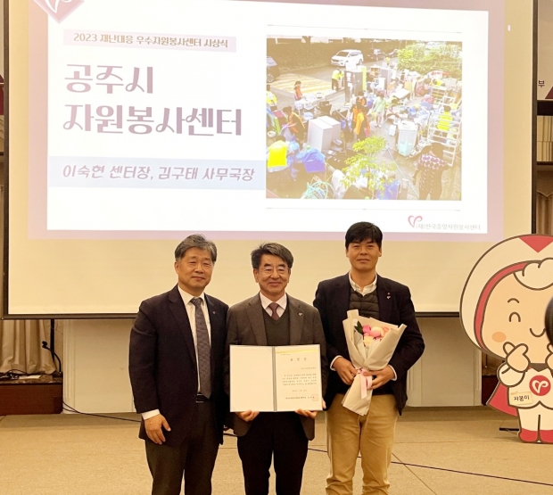 사진 중앙이 이숙현 센터장