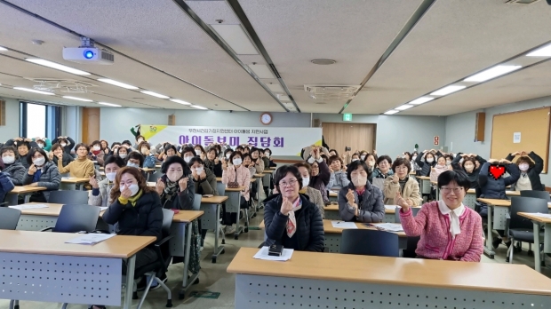 집담회 참여자들 기념촬영