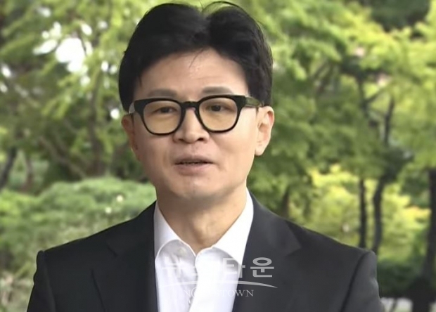 27일 과천청사 출근길 인터뷰 중인 한동훈 장관/연합뉴스 tv 캡처