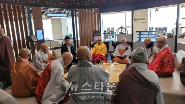 강태우 대표이사 대한민국 불교 종단 주지 큰스님들과 인사