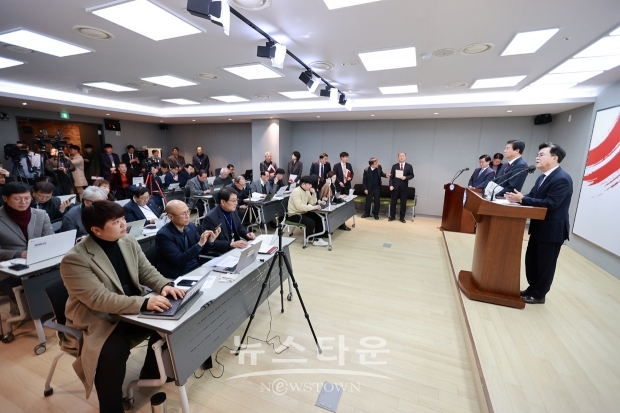 산업부는 금산군 예타대상 사업지에 대해 주민수용성이 높고, 하부댐 설치 예정지에는 금강이 흐르고 있어 안정적인 유량확보가 가능한 것을 높게 평가했다. 주요시설은 상·하부댐, 수로터널, 지하발전소, 옥외변전소 등이며, 총 1조 5469억여 원의 사업비가 소요될 것으로 예상된다.