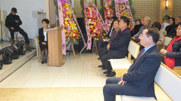 유정복 인천시장이 축사를 하기위해 준비하고 있다.