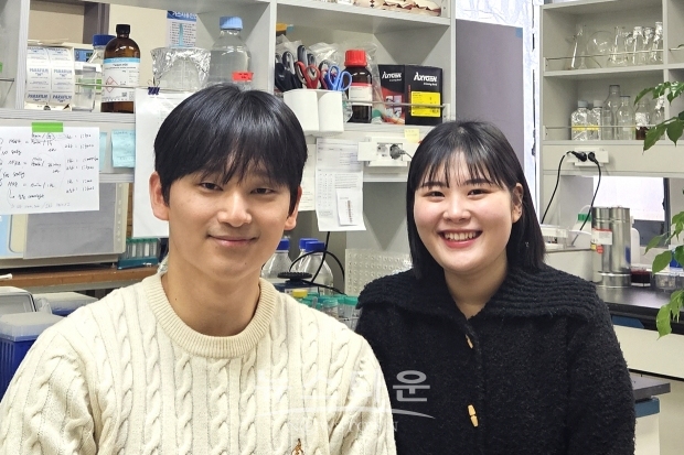 한방소염제 은교산의 COVID-19 증상 완화 효과의 과학적 근거를 최초로 규명한 호서대학교 김승환, 정경민 학생