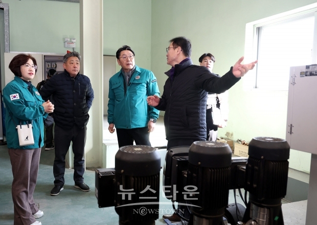 홍태용 김해시장이 1월 29일부터 2월 8일까지 관내 7개 전통시장을 방문해 화재안전·민생경제를 살핀다. 홍 시장은 안전점검과 함께 고물가 대응 설 성수품 물가 점검을 실시하고 민생경제의 바로미터인 전통시장의 목소리도 경청한다.