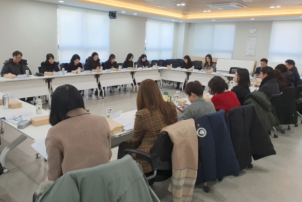 일자리 유관기관 네트워크 협의회의에서 각 기관의 사업소개 모습