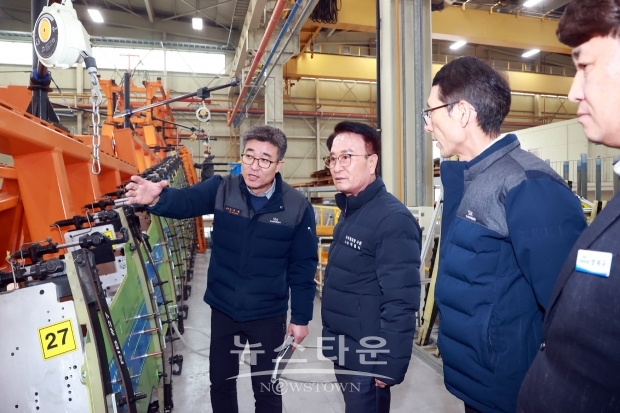 박동식 사천시장이 2월 1일 신규 생산라인 구축에 투자한 ‘에스앤케이항공’을 방문해 기업의 경영진과 노동자를 격려하고 기업의 애로사항 등을 청취했다. 사천시는 국·도비 포함 총 3억 8500만 원의 지방투자촉진 보조금을 에스앤케이에 지원한다. 1차 지원은 2억 7000만 원이다.