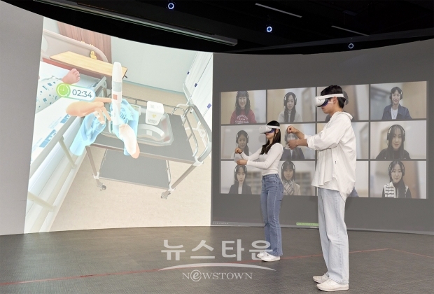 간호학과 실기 실습 ‘간호술 VR’ 술기 수업