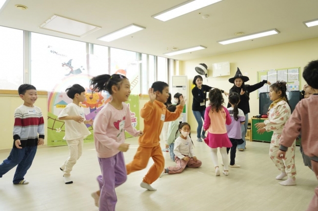 2023 유아 문화예술교육 지원사업 - 이아예술컴퍼니