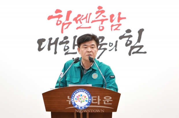 이동유 복지보건국장이 2월 27일 충남도청 프레스센터에서 기자회견을 갖고 의료계 집단행동에 따른 의료 공백 발생에 대비해 비상진료대책본부를 재난안전대책본부로 격상하고 총력 대응 중이라고 밝혔다.