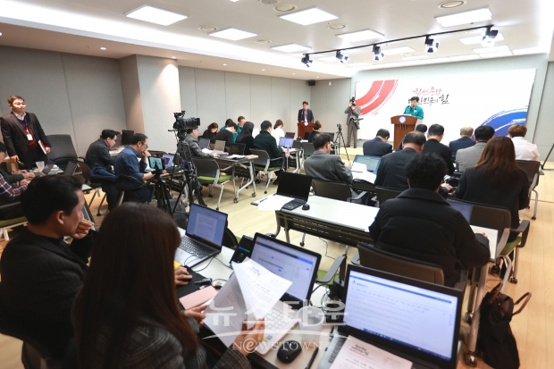 이동유 복지보건국장은 현재 재난안전대책본부는 도내 4개 의료원을 포함한 16개 응급의료기관 운영을 보강해 24시간 비상 진료체계를 가동하고 있다며 시군 보건소, 소방, 응급의료기관, 경찰과 비상 연락망을 구축하고 응급의료기관 현황을 파악해 응급환자 분산 이송에 나서고 있다고 설명했다.