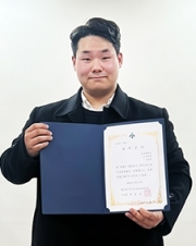 이찬혁 학생 장학증서 수여 기념사진