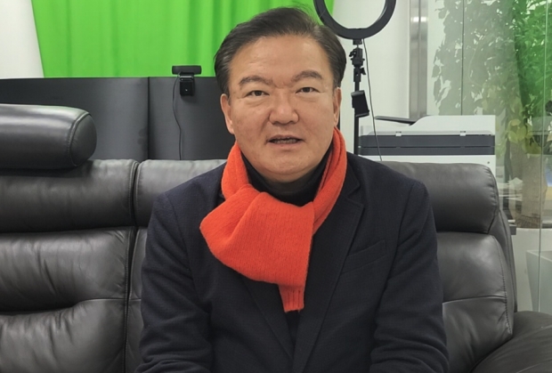 유튜브 ‘민경욱TV’를 통해 경선 배제와 그 이의신청 이유를 밝히라 주장하는 민경욱 후보