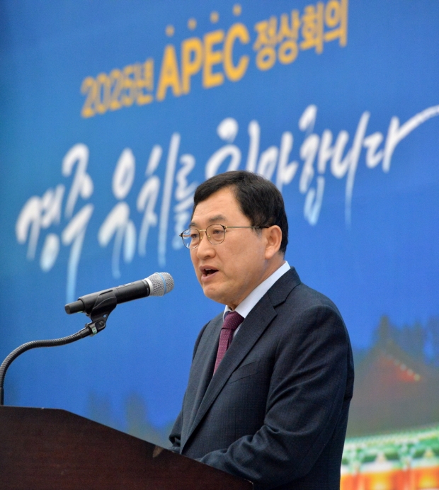 주낙영 시장이 지난해 3월 APEC 정상회의 경주유치를 위한 범시민추진위원회 출범식에 참석해 기념사를 하고 있다.