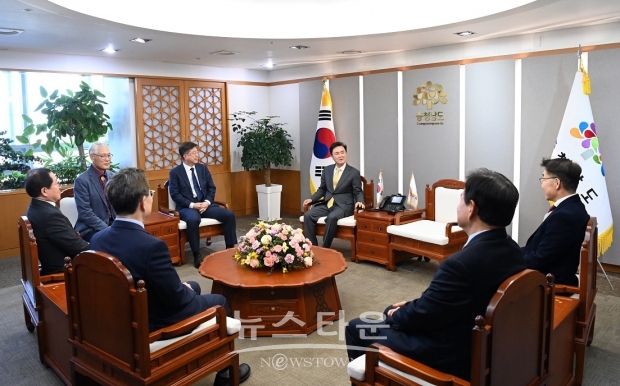 충청남도가 3월 14일 접견실에서 김태흠 충남도지사와 단국대병원·순천향대병원장, 4개 의료원장이 참석한 가운데 진료 공백 방지 및 필수의료 유지를 위한 협력 방안을 모색했다.