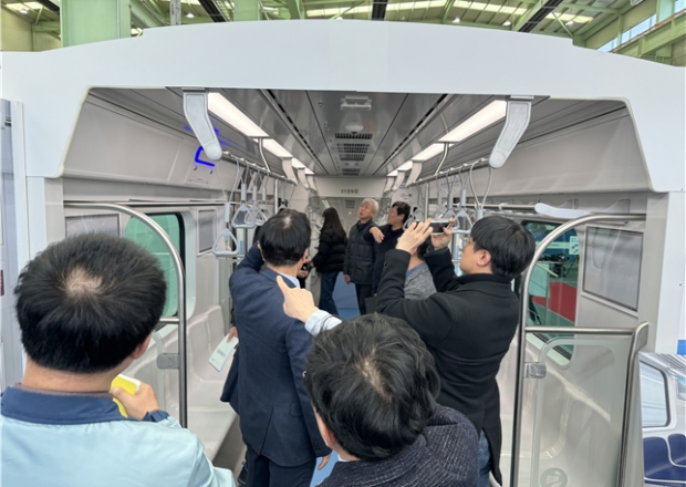 전동차 목업 품평회 사진