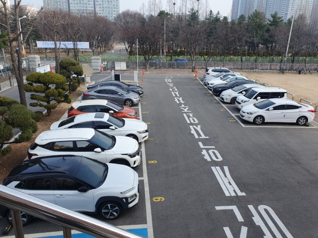 부명중학교 주차장