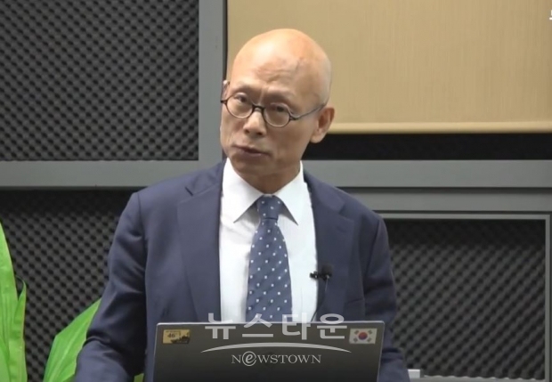 22년 10월 트루스 포럼에서 중국 공산당과 공자학원 실체에 대해 강연 중인 한민호 전 문화체육관광부 국장/뉴스타운TV 캡처