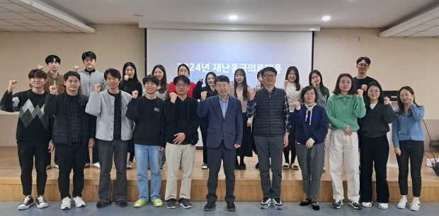 첫번째줄 가운데)과 신속대응반이 기념촬영하고 있다.