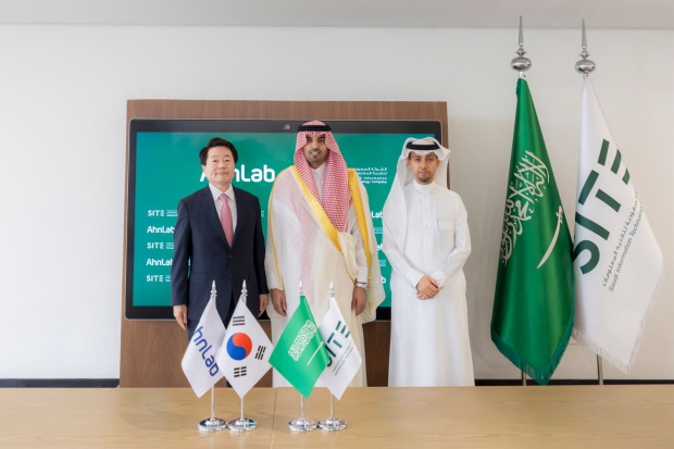 사우디아라비아 국영 사이버 보안 기업 ‘SITE’와 조인트벤처(JV)설립 계약 체결_4합작법인 설립 체결식 후 안랩 파견단과 사우디 SITE측 주요인사들의 환담 전경