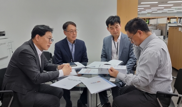 정경원 포항시농업기술센터 소장은 지난 1일 농림축산식품부 농업정책관실을 방문해 포항시 청년 창업형 스마트 농업단지 조성 등에 대한 국비지원을 요청했다.