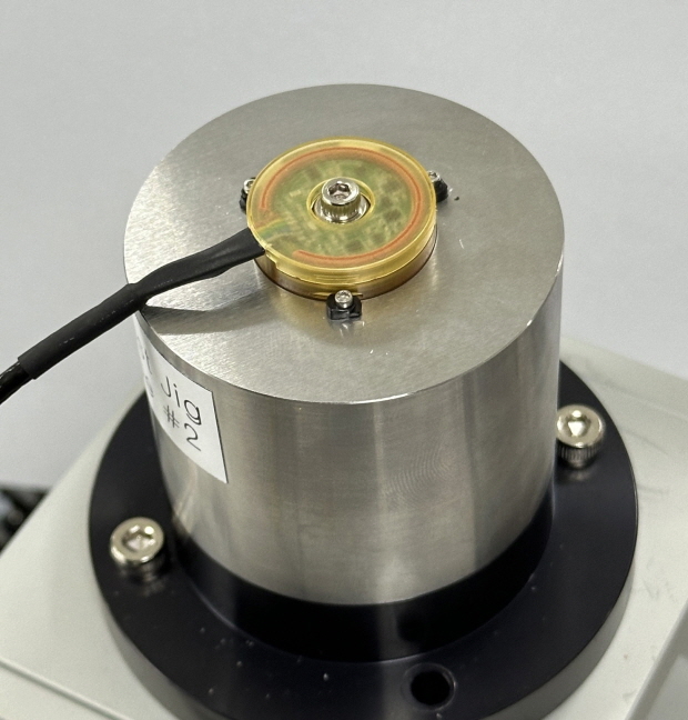 알에스오토메이션이 개발한 초소형 정전용량식 엔코더 모습