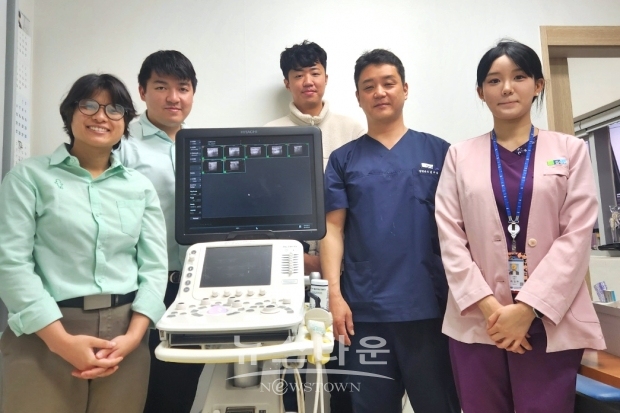 순천향대천안병원 정형외과가 최근 2명의 태국 의사에게 족부수술 노하우를 전수했다. 사진) 좌측부터 태국 아차폴마프라종·부사콘찰레다퐁 전문의, 김성환 교수, 김우종 교수, 이경연 전담간호사.