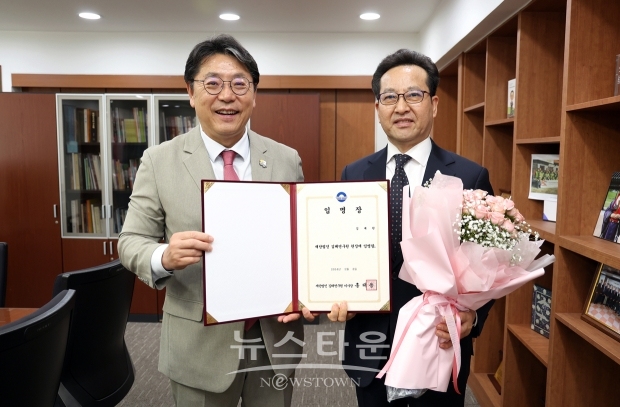 홍태용 김해시장이 5월 8일 김해시 정책개발 싱크탱크 역할을 담당할 김해연구원 초대 원장으로 김재원(64) 신라대학교 항공대학 학장을 임명했다.