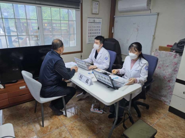 경주시가 포항의료원과 연계, 지역 내 의료취약 마을 9곳을 선정해 올해 ‘찾아가는 행복병원’을 운영한다.