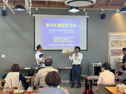 부천의 근현대 역사와 문화 특강을 경청하는 모습(좌) 오다기리 마사타케 (우) 양경직 소장