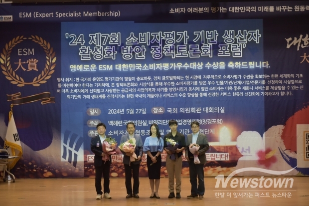 좌측부터 강태우 상임대표, 윤범호 배우, 최미교 배우, 방유승, 김차열 마케팅이사.