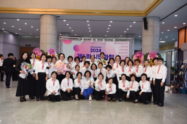 한마음 합창단(지휘자 박효준)이 지난 15일 포항시민의 날 합창페스티벌에서 화합을 대표하는 ‘한마음상’을 수상했다.