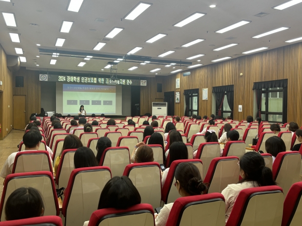 지난 7월 2일 인천서희학교에서 특수교사 23명이 구글 익스페리먼트를 활용한 수업 설계 연수에 참가하고 있다.