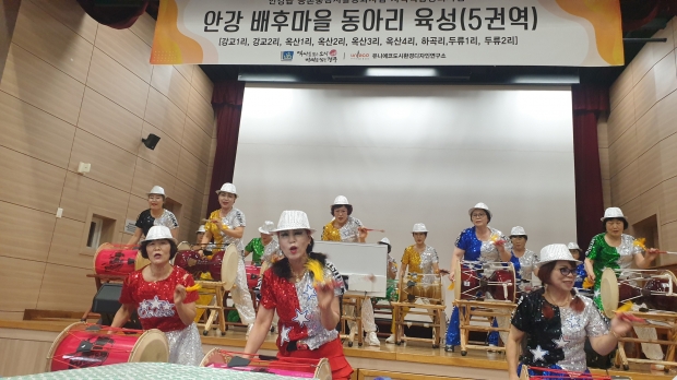 지난 9일 안강 옥산초등학교 강당에서 배후마을 동아리 활성화를 위한 ‘안강문화유랑’ 행사를 가졌다.
