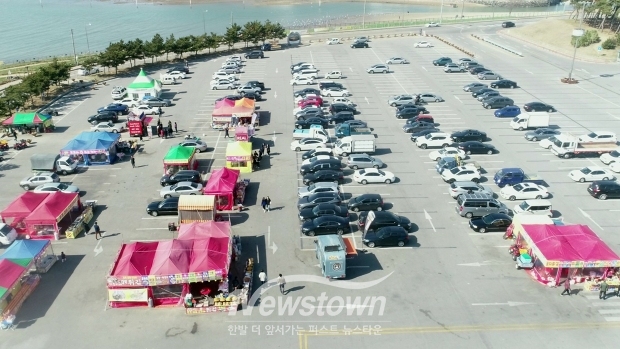 안면도 꽃지해안공원 주차장 내 불법 영업 노점상