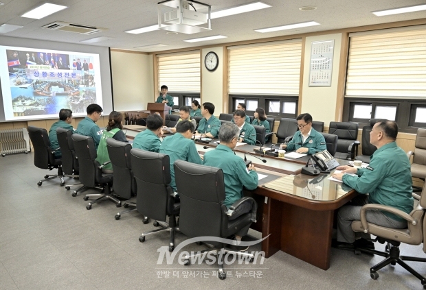 공주시가 8월 19일 시청 상황실에서 최원철 시장이 주재하는 최초 상황보고회를 시작으로 을지연습 전시 직제 편성, 전시 기구 창설·운용, 국가 중요시설 실제 훈련 등 평시에서 전시행정으로 신속히 전환하는 훈련을 진행한다.