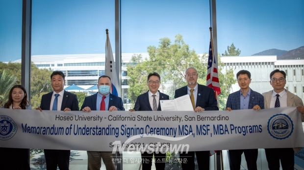 호서대학교가 지난 9월 5일 미국 캘리포니아 주립대 샌버나디노에서 ‘공동 교육협력 과정 운영’을 위한 양해각서를 체결했다. 호서대 강준모 부총장, 김성조 벤처프런티어교육원장, 최용선 국제업무팀장과 CSUSB Tomás Gomez-Arias 학장, Taewon Yang 학과장, Ryan Griffith 팀장이 참석했다.