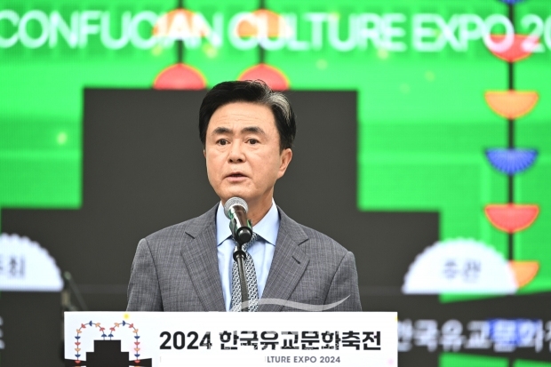 김태흠 충남도지사가 9월 6일 논산 한국유교문화진흥원에서 열린 ‘제1회 한국유교문화축전’ 개막식에서 “논산은 세계유산인 돈암서원, 국가유산인 명재고택 등 핵심 문화유산을 간직하고 있는 유교의 중심지”라며 “이러한 유산과 유교문화, 철학을 제대로 계승해 세계적 성지로 만들겠다”고 밝혔다.