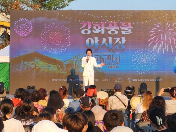 개그맨 김정렬이 멋진 개그를 선보이고 있다.&nbsp;