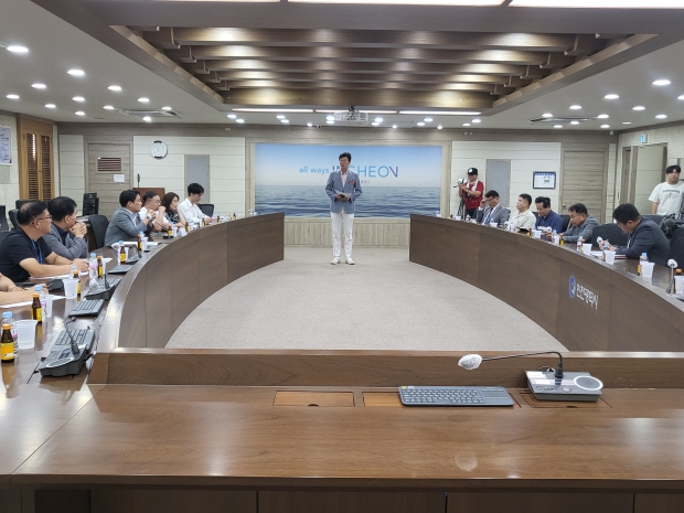 손범규 국민의힘 인천시지구당 위원장이 인사말을 하고 있다.