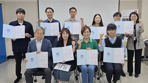 부천미래교육센터 2기 운영위원회 위원 위촉식 기념사진