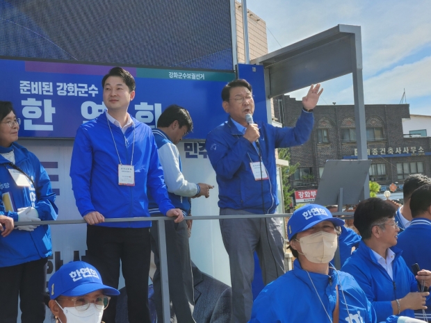 김교흥 더불어민주당 인천시당위원장이 한연희 후보 지지를 호소하며 목소릴 높이고 있다.