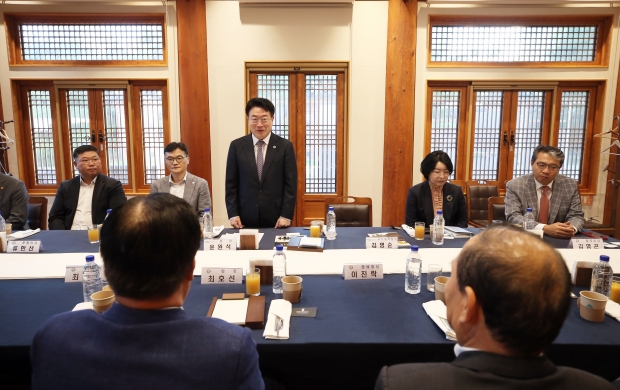 윤원석 IFEZ 청장이 인사말을 하고 있다.