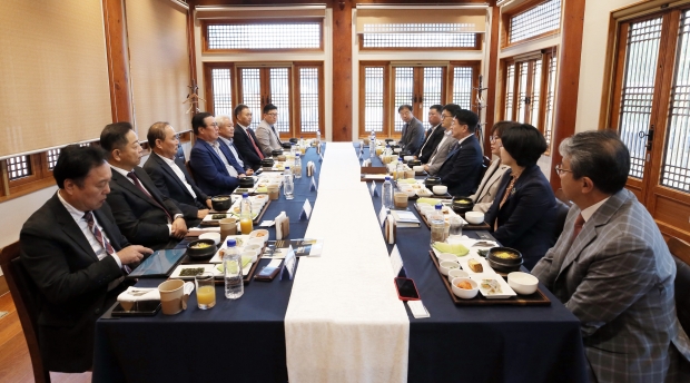 간담회